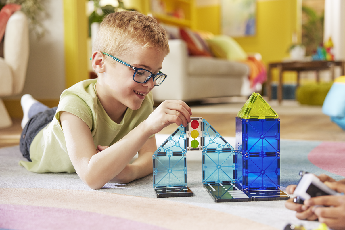 MAGNA-TILES Police Patrol 20-Piece Set (252020PO) — child playing