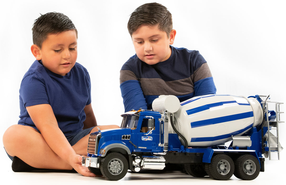Bruder MACK Granite Cement Mixer Truck (02814) — view 4