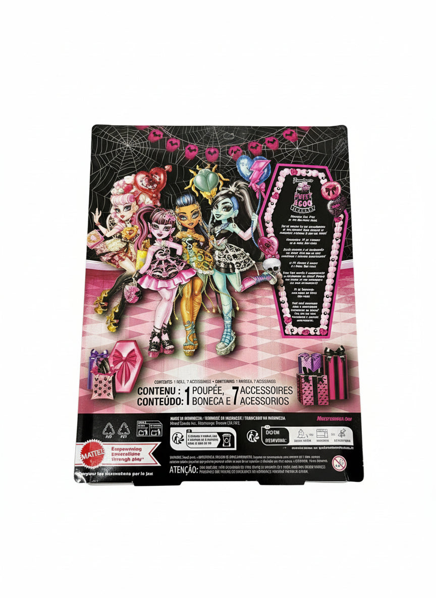 Monster High doll packaging with dolls and accessories on a gray background