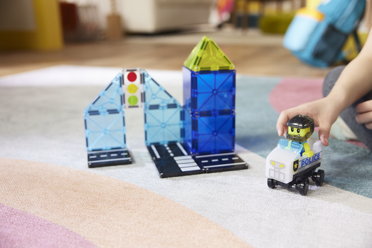 MAGNA-TILES Police Patrol 20-Piece Set (252020PO) — police patrol scene