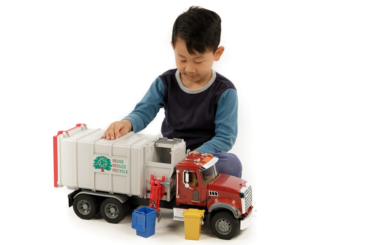 Bruder MACK Granite Side-Loading Garbage Truck (02811) — view 5