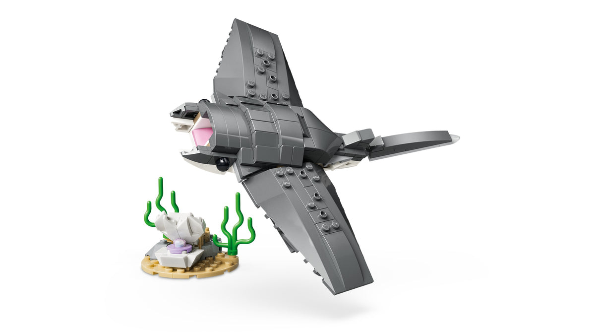 LEGO Creator 3-in-1 Fierce Shark with a Treasure Chest (31381) detail view