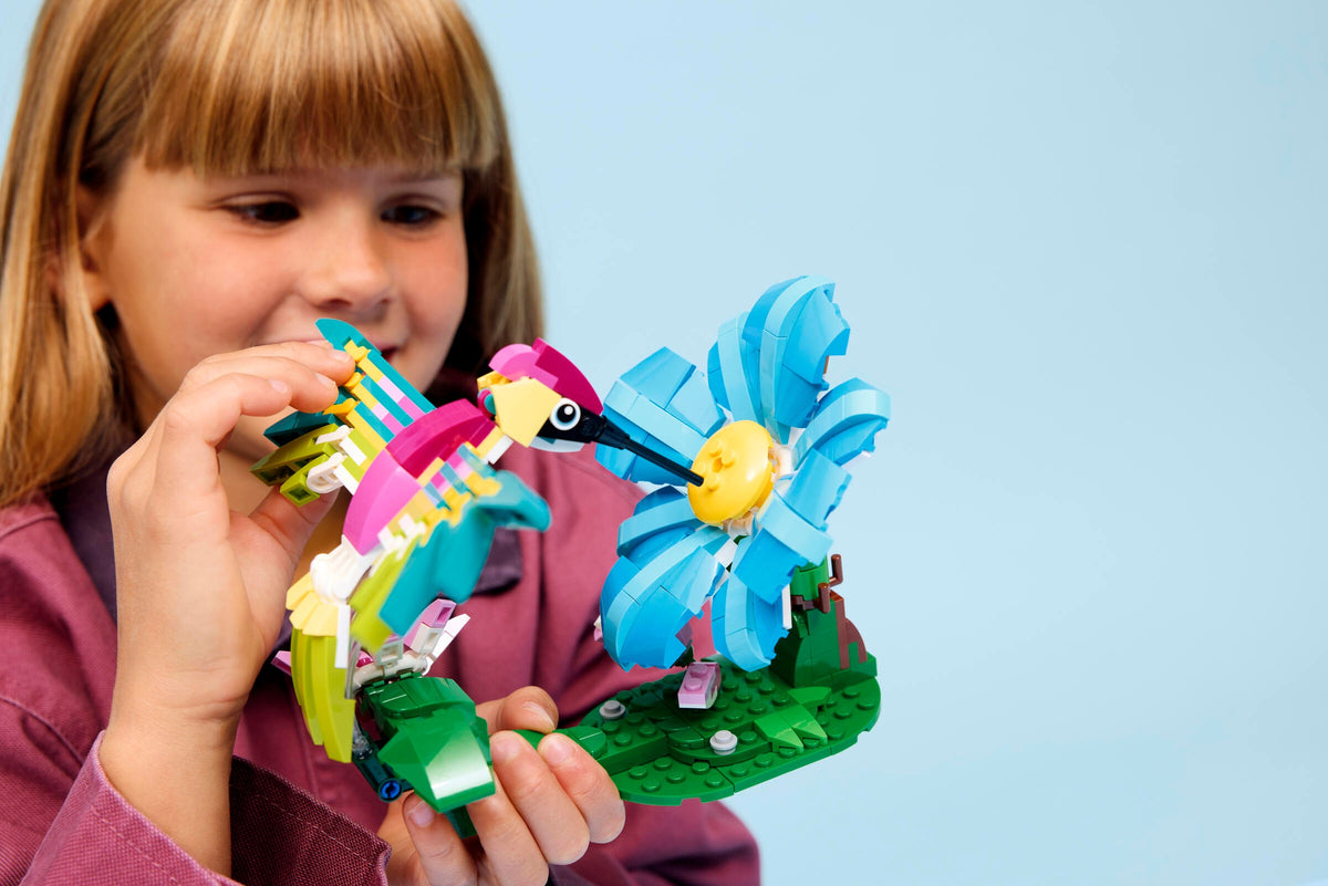 LEGO Creator 3-in-1 Wild Animals: Colorful Hummingbird (31384) lifestyle