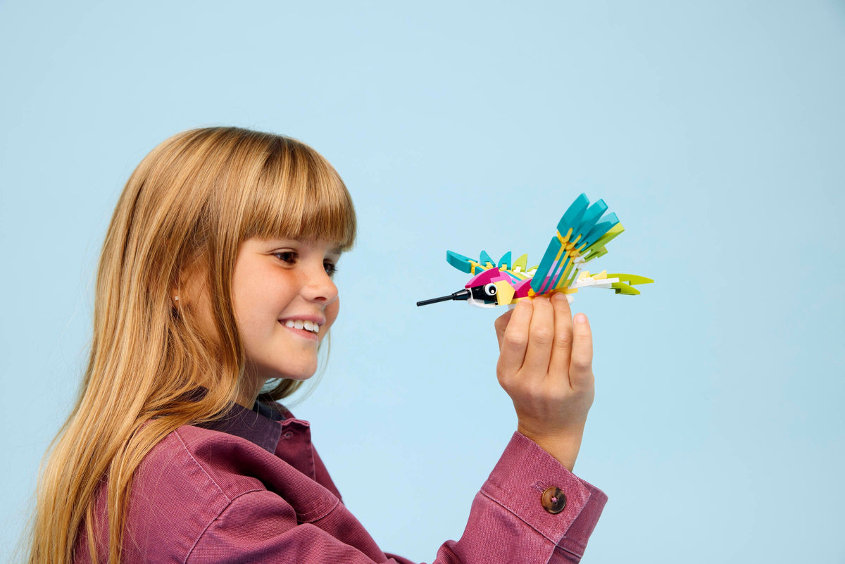 LEGO Creator 3-in-1 Wild Animals: Colorful Hummingbird (31384) lifestyle
