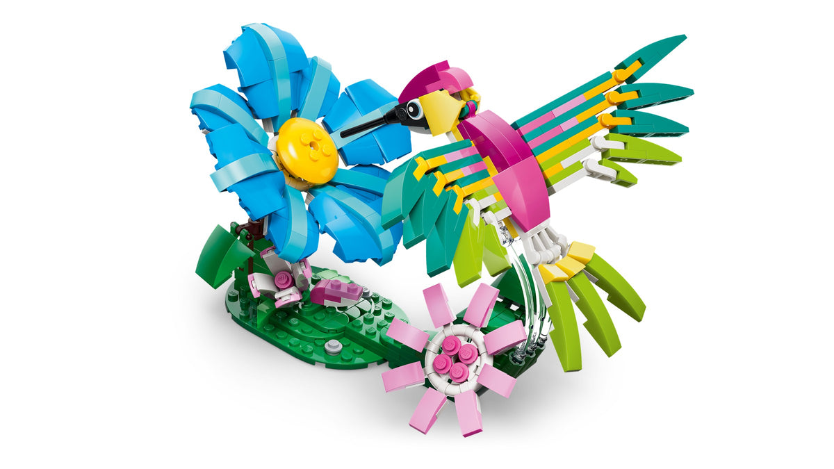 LEGO Creator 3-in-1 Wild Animals: Colorful Hummingbird (31384) detail view