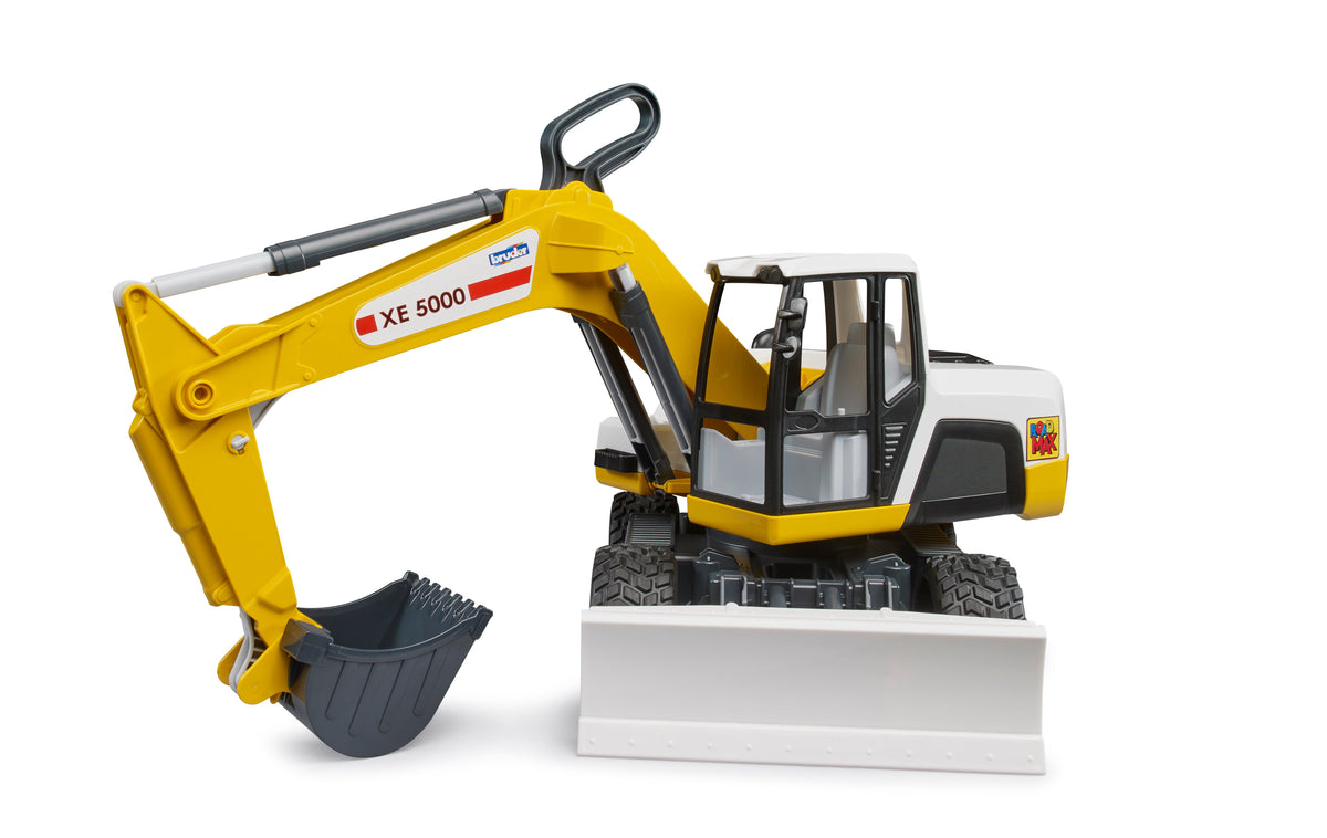 Bruder Roadmax Mobile Excavator (03413) — view 3