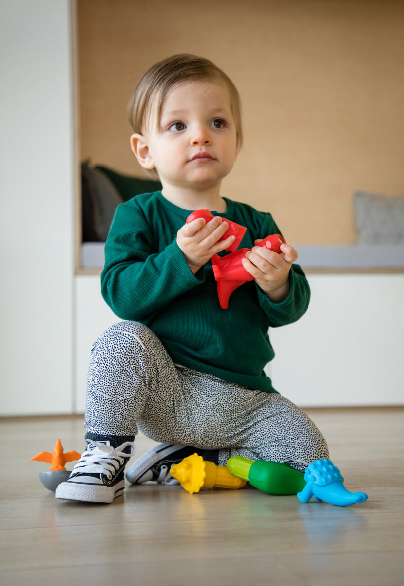 SmartMax My First Dinosaurs (SMX 223) — toddler playing